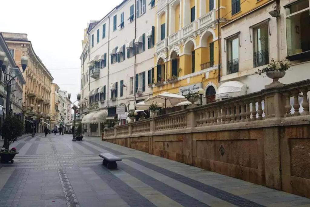Casa Rosa Lucia Centrale Con Parcheggio サンレモ エクステリア 写真
