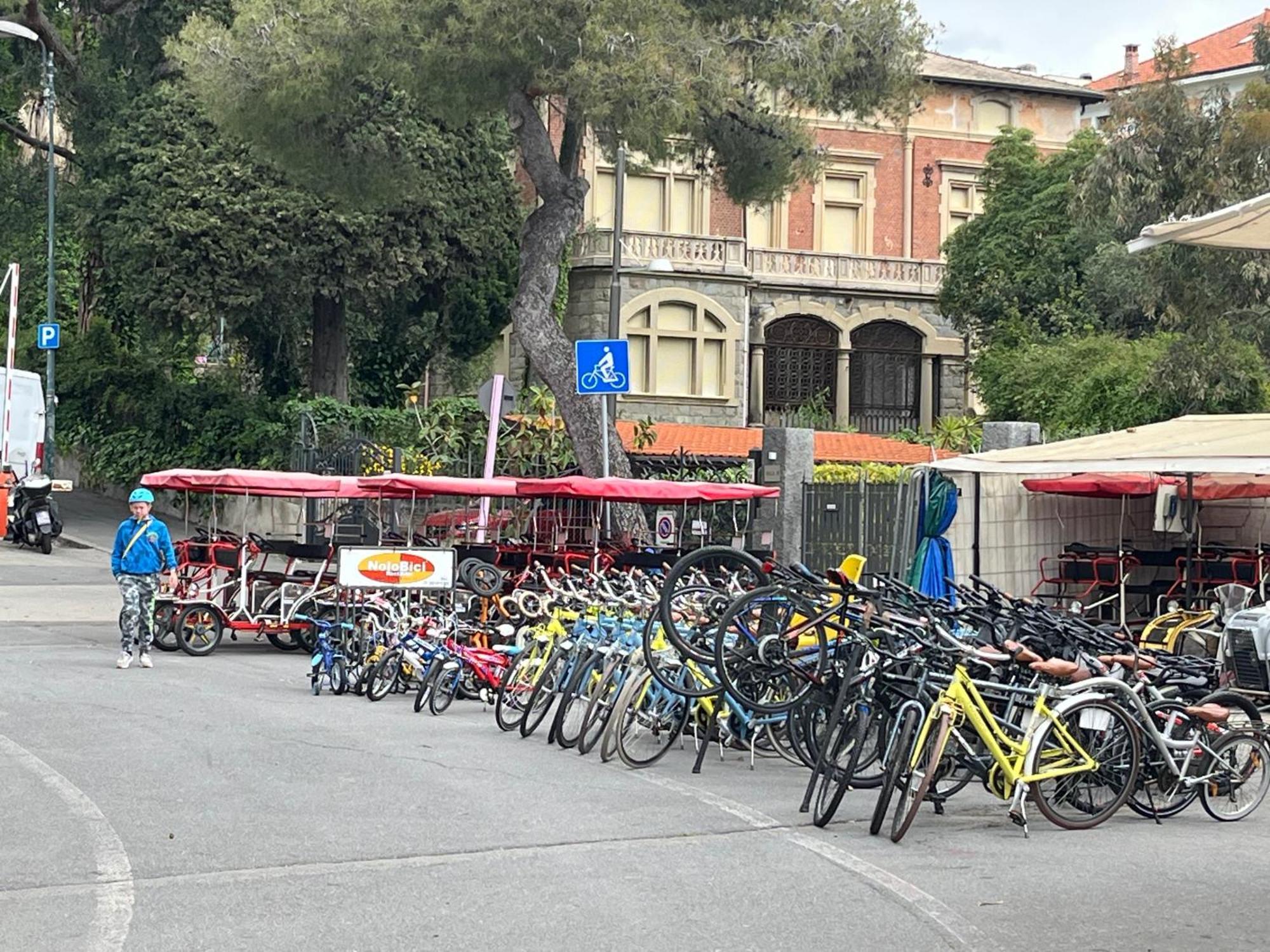Casa Rosa Lucia Centrale Con Parcheggio サンレモ エクステリア 写真