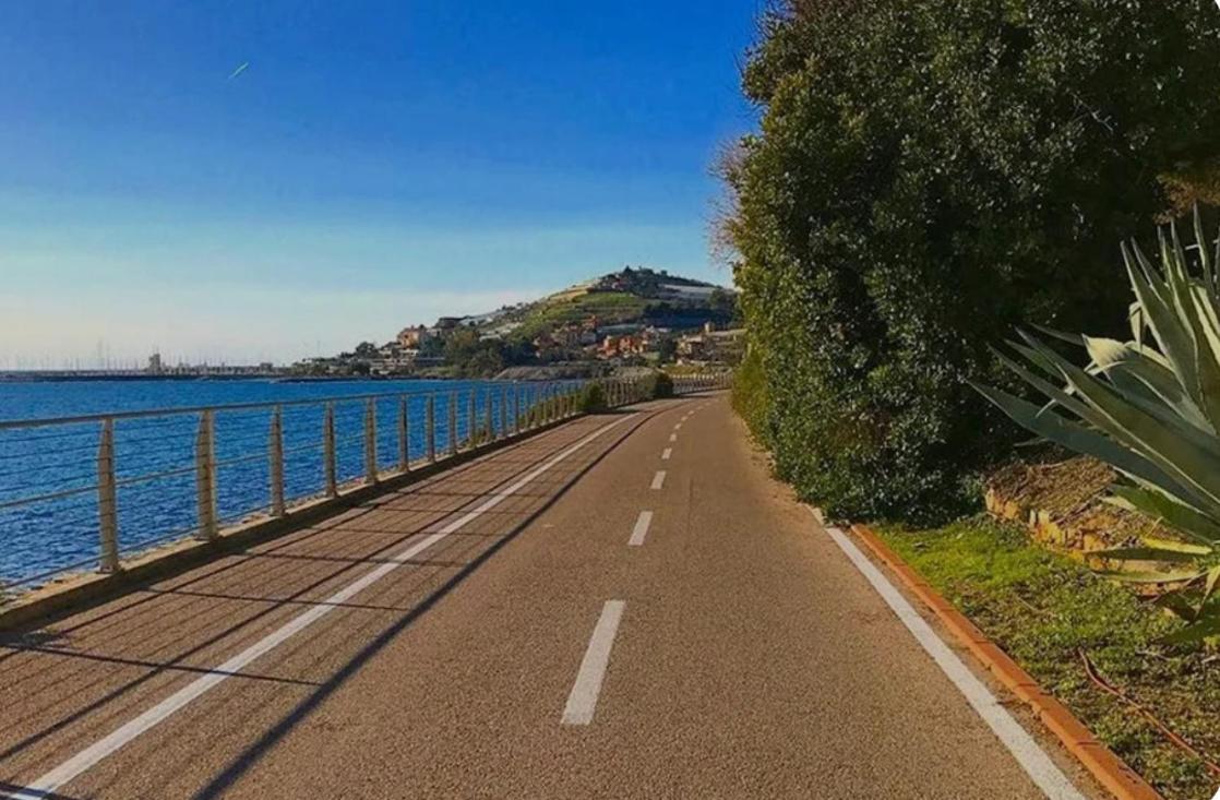 Casa Rosa Lucia Centrale Con Parcheggio サンレモ エクステリア 写真