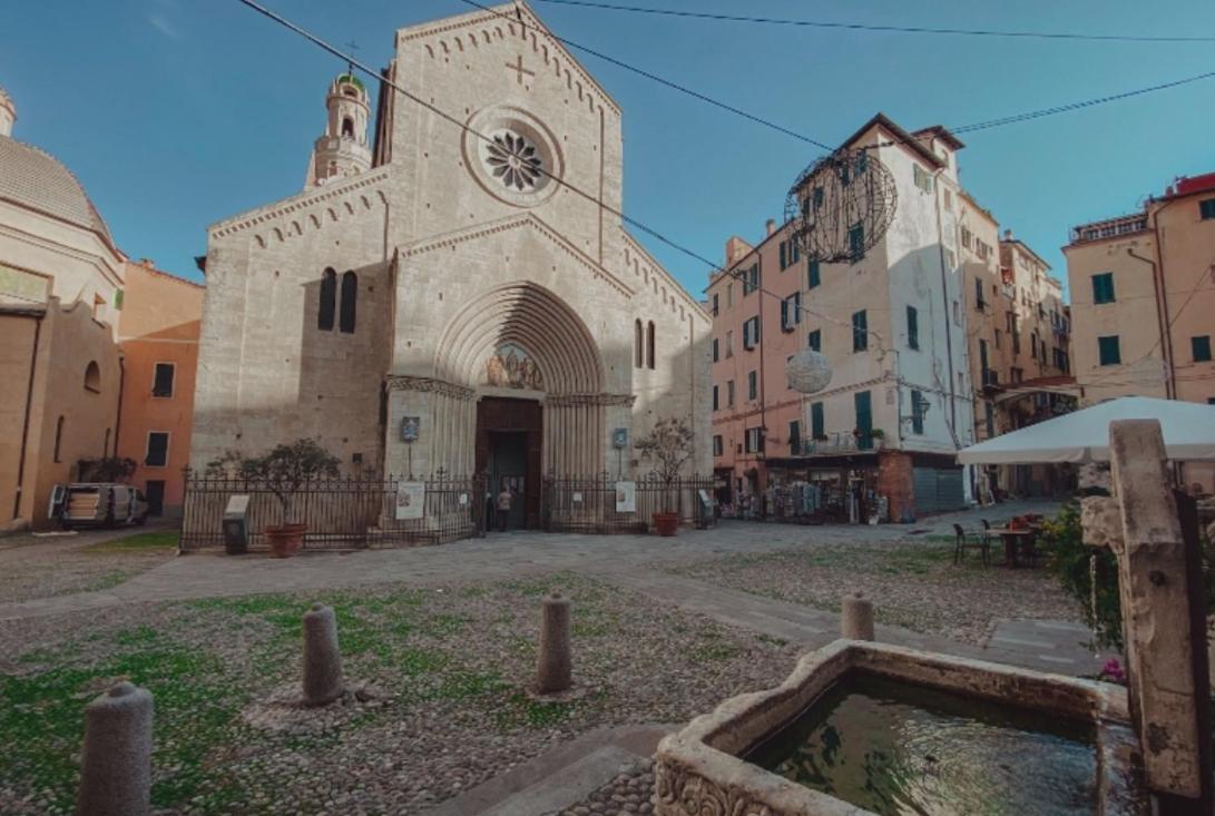 Casa Rosa Lucia Centrale Con Parcheggio サンレモ エクステリア 写真